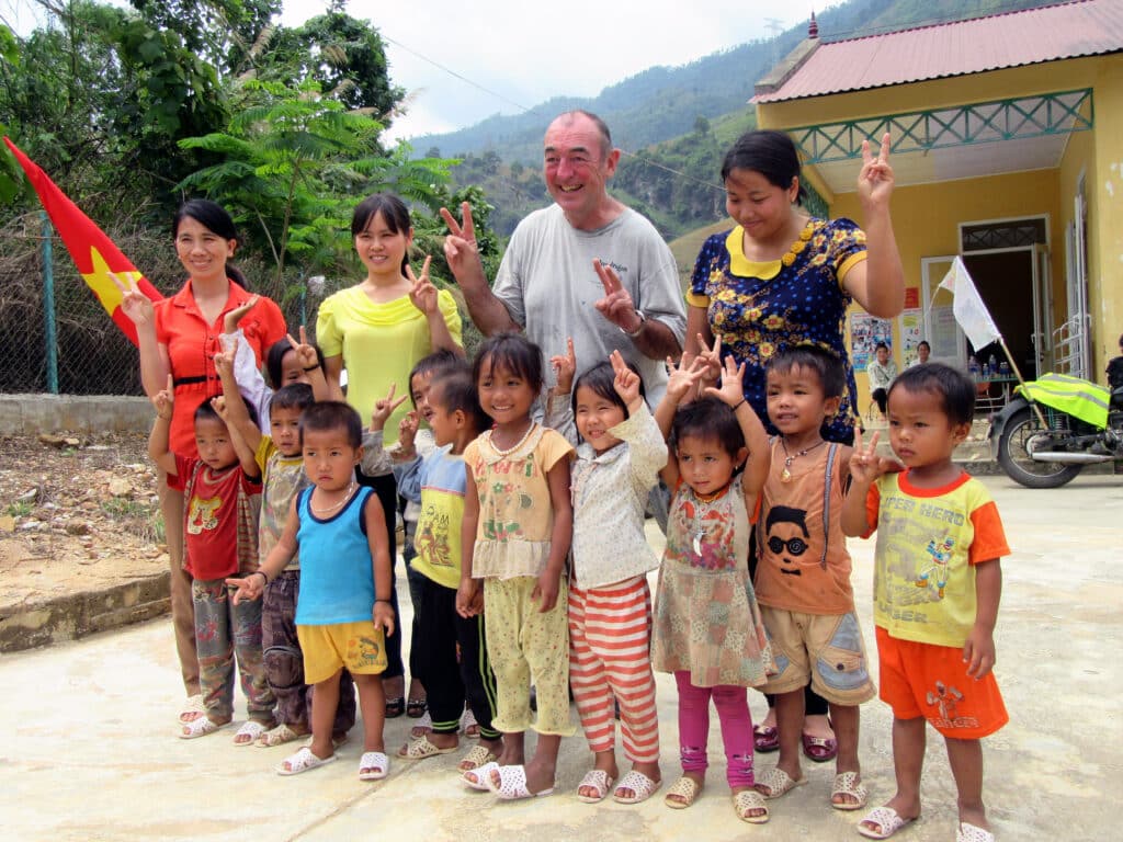 Waving children in 2017
